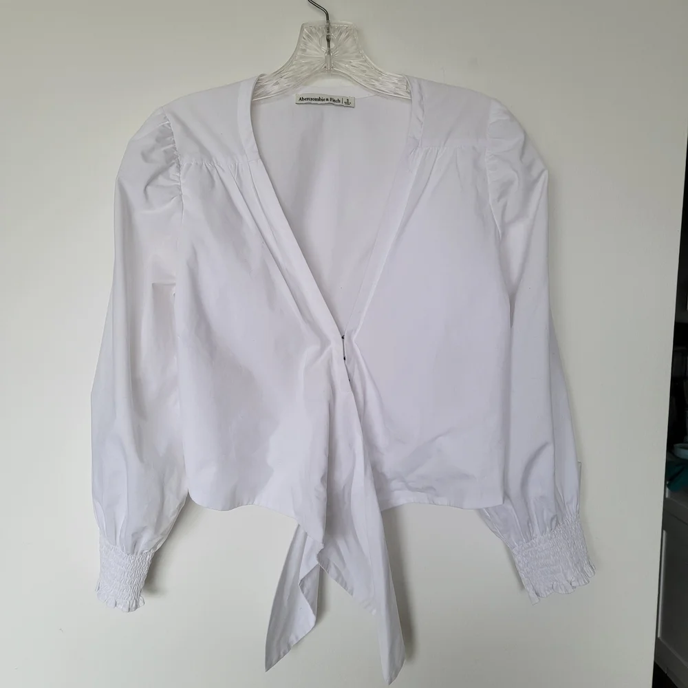 Abercrombie & Fitch White Tie-Front Puff Sleeve Blouse
